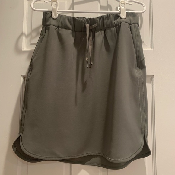 Lululemon On The Fly Skirt - Picture 2 of 9